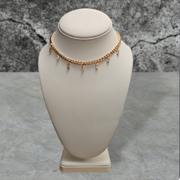 Luxury & Elegant Macy's Emerald-Cut Cubic Zirconia Link Necklace. - Picture 3 of 12